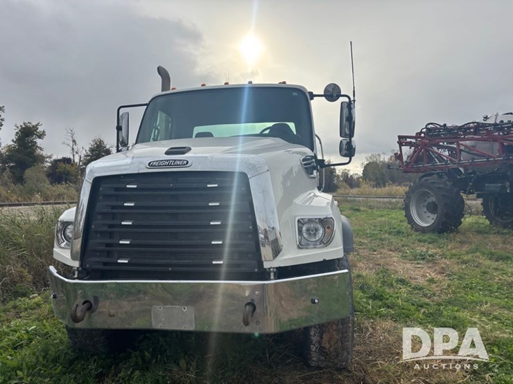 freightliner-114sd-image-18