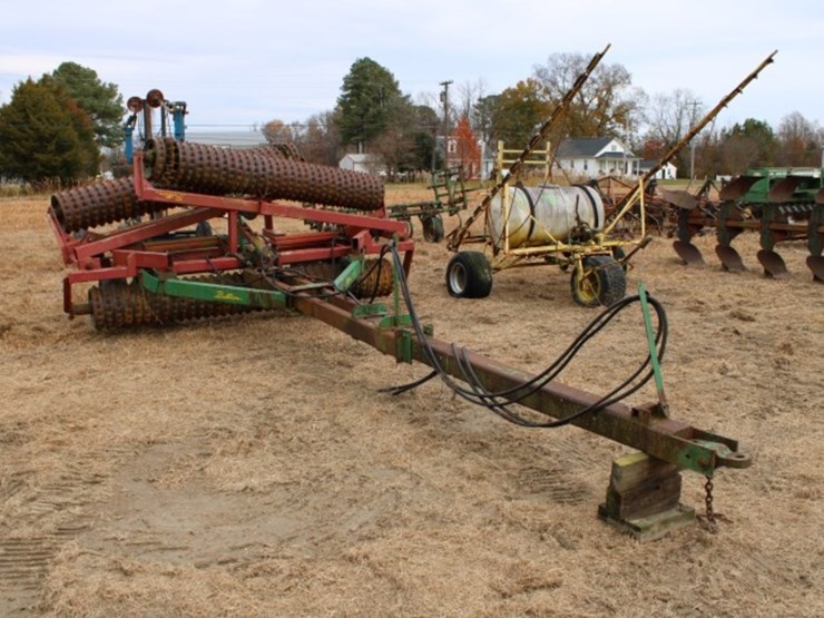 brillion-cultipacker-22'-hoses-worn-tires-worn-image-2