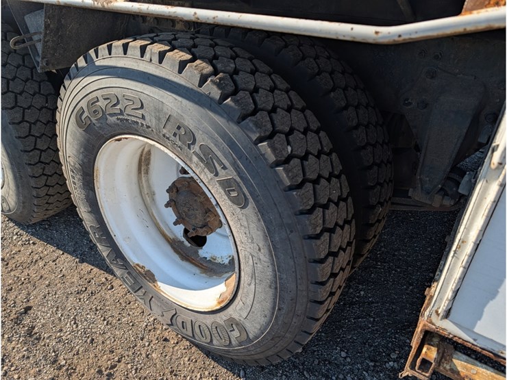 freightliner-108sd-image-7