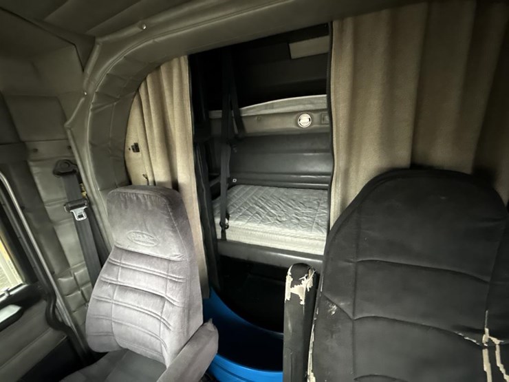 1999-peterbilt-379-image-86