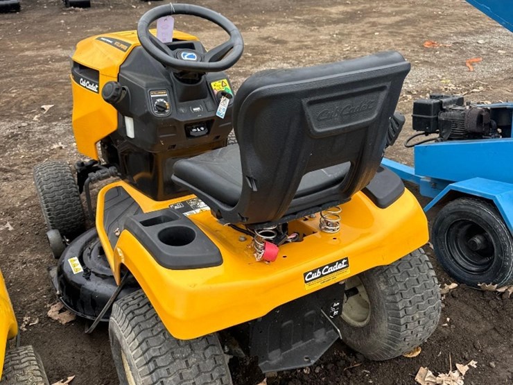 cub-cadet-riding-lawn-mower-model-xti-image-6