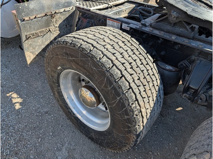 2017-kenworth-t680-image-11