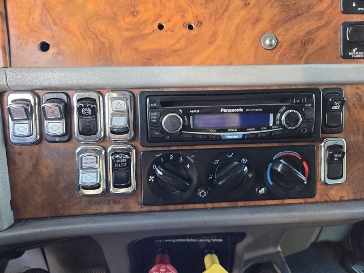 2007-peterbilt-386-image-76