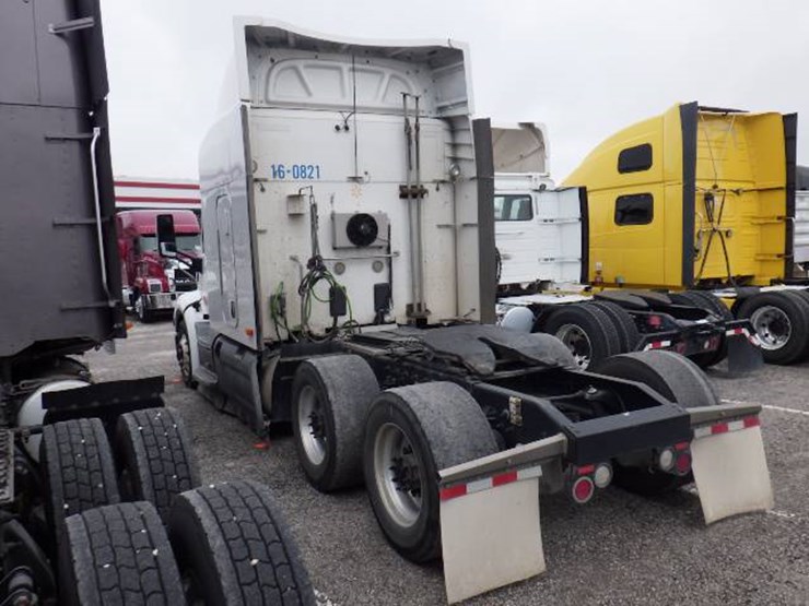 peterbilt-579-image-17