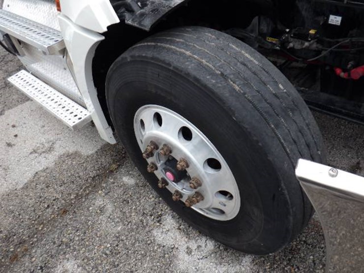 freightliner-cascadia-126-image-27