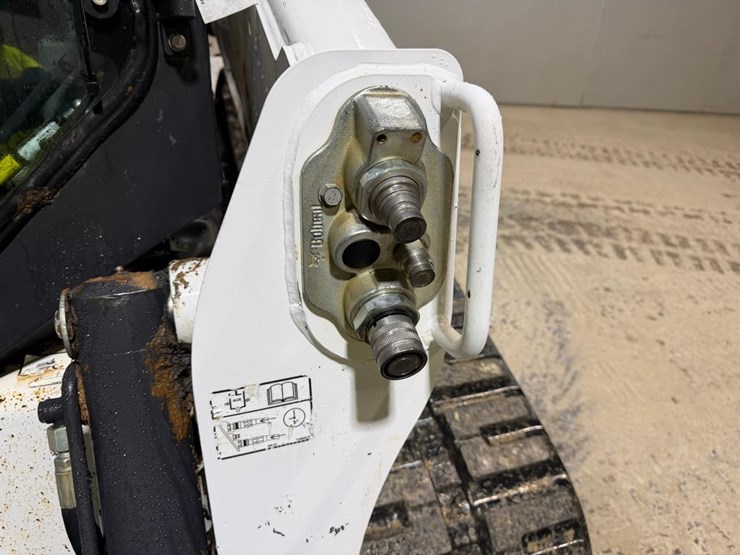 2022-bobcat-t740-image-11