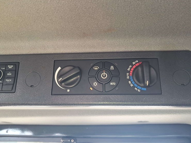 2018-hyundai-hl965-image-31