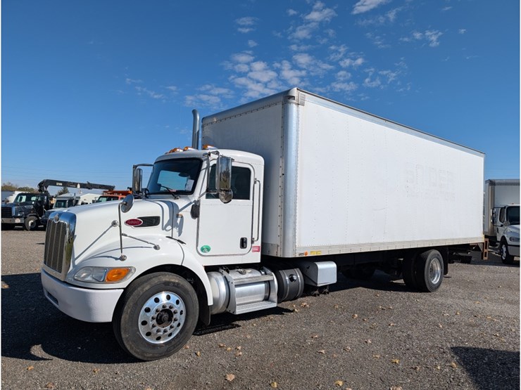 2017-peterbilt-337-image-1