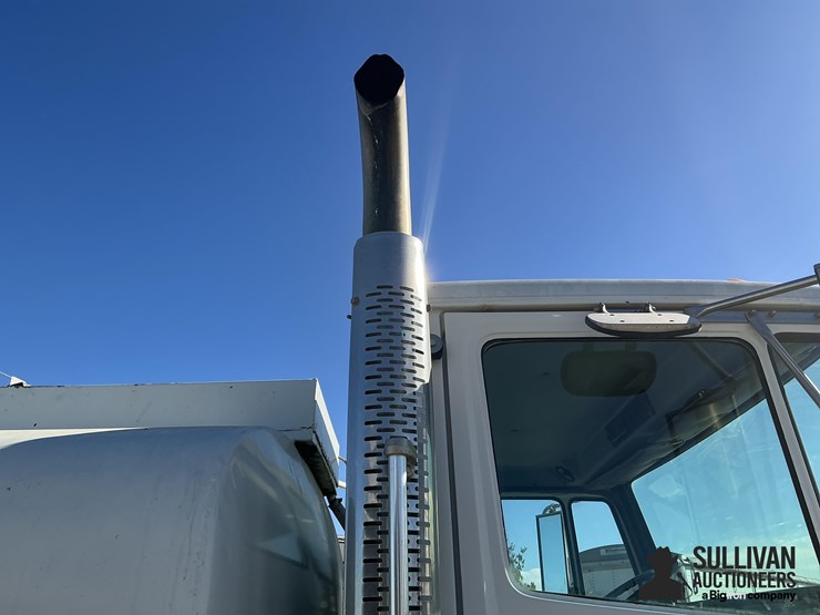 1995-freightliner-fl70-image-19