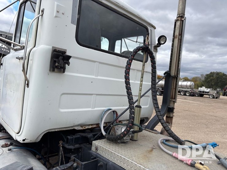 mack-r686st-image-43