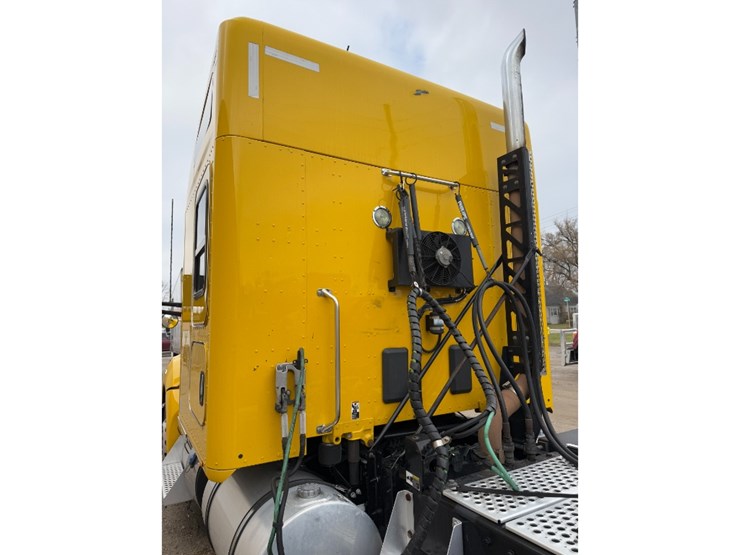 2019-kenworth-t680-image-27