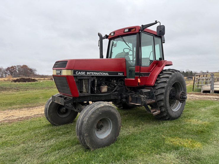 #1016-•-1989-case-7140-tractor-(fennimore,-wi)-image-1