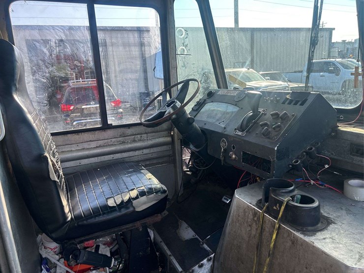 2006-workhorse-w42-image-6