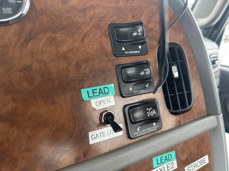 2007-peterbilt-385-image-34