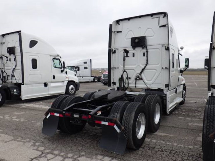 freightliner-cascadia-125-image-12