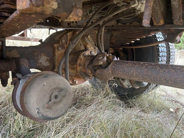 #1429-•-1995-ford-f-series-flatbed-truck-image-26