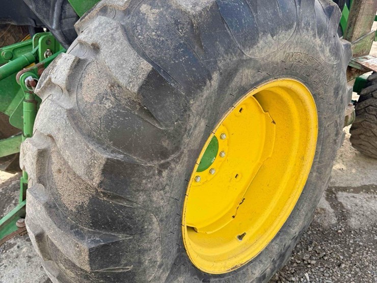 john-deere-4044m-image-12