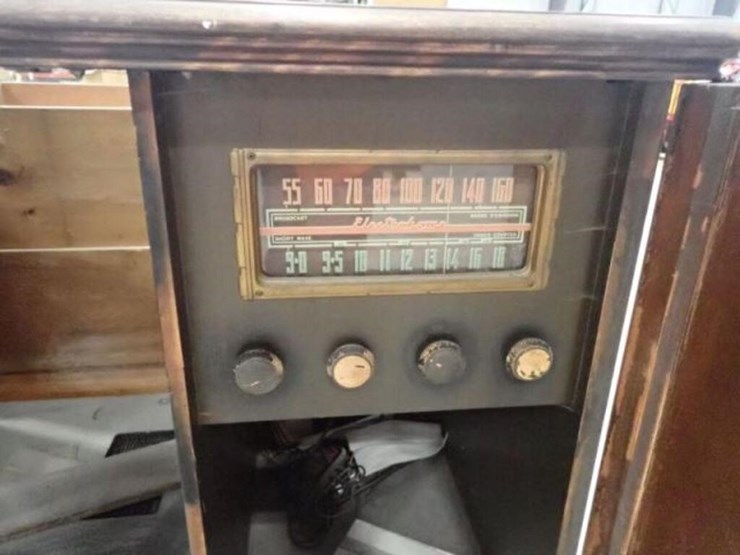 36-in.-x-39-in.-radio-cabinet-image-4