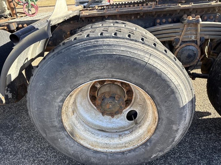 #1994-•-1999-volvo-day-cab-truck-tractor-image-64