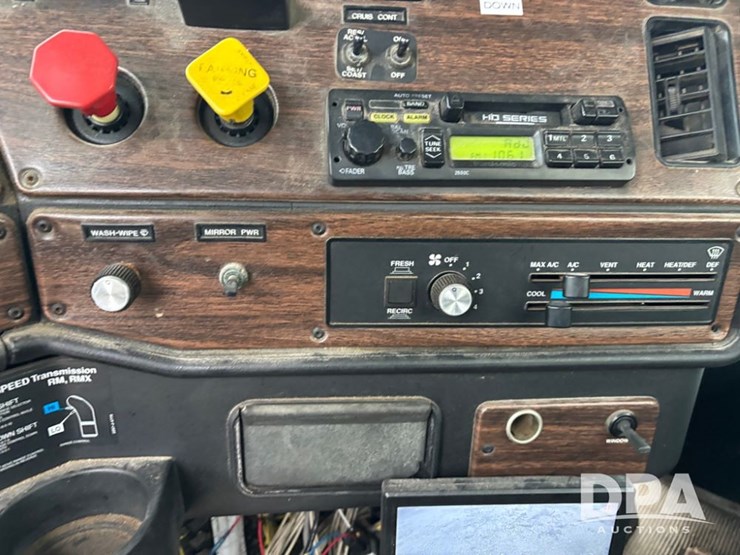 freightliner-fld112-image-83