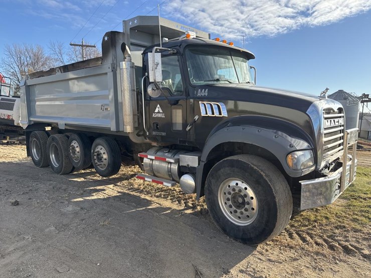 #1463-•-2007-mack-quad-axle-dump-truck-image-7