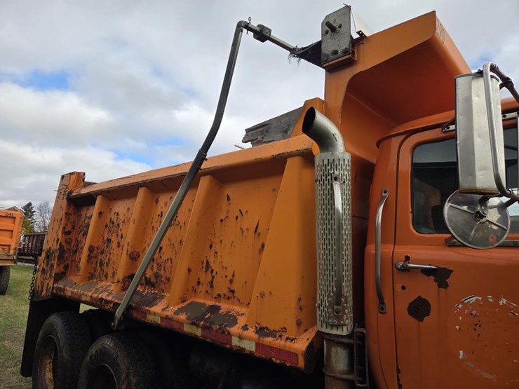 mack-rd690s-image-27