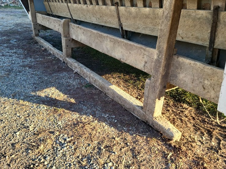 wood-cattle-feeder-w/skids-image-9