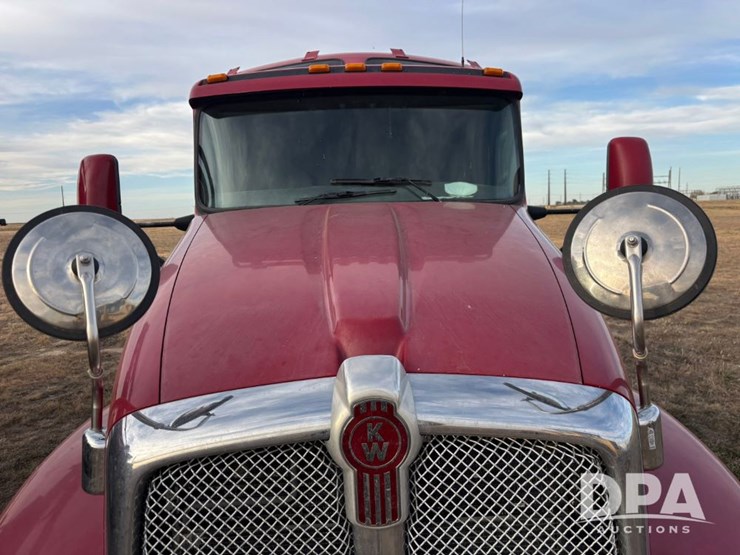 2014-kenworth-t660-image-16
