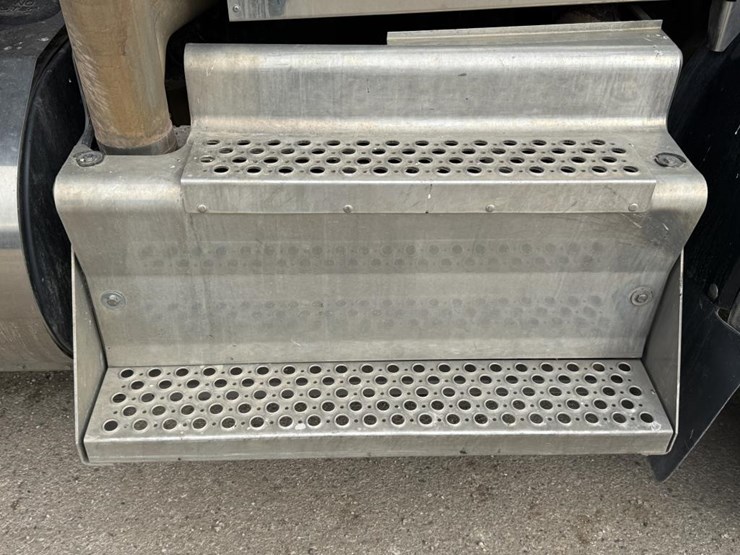 2014-kenworth-t800-image-11