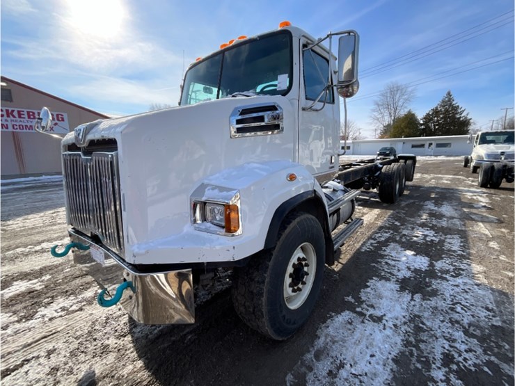 western-star-4700sb-image-1