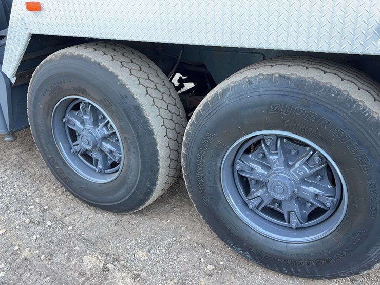 1993-grove-tms700b-image-13