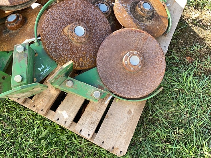 12---jd-dble-fertilizer-discs-for-2x2-image-4