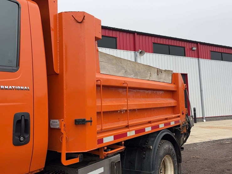 2004-international-7400-image-27