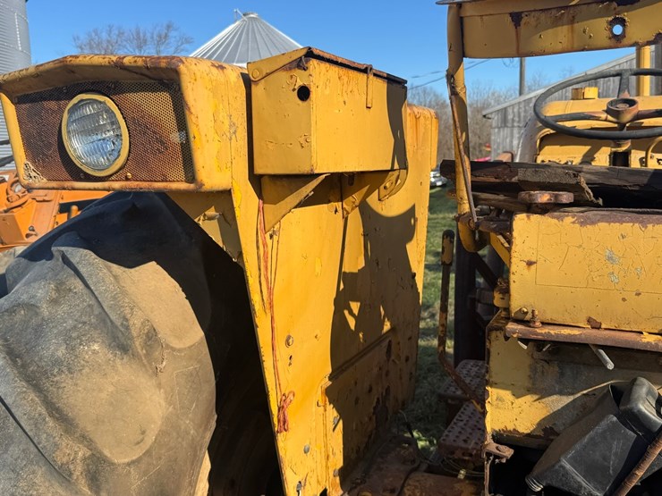 minneapolis-moline-m670-image-29