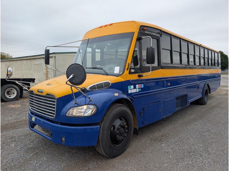 2012-freightliner-b2-image-1