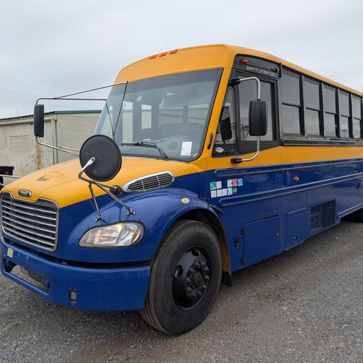 2012 FREIGHTLINER B2
