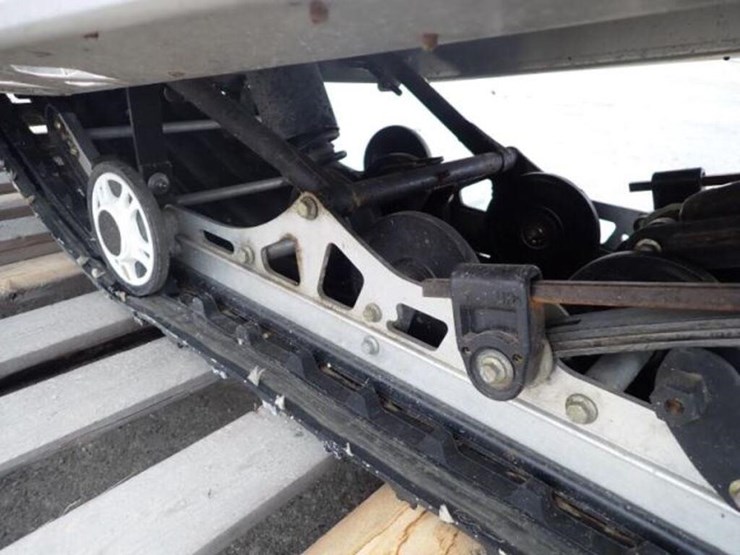 caterpillar-570-image-40