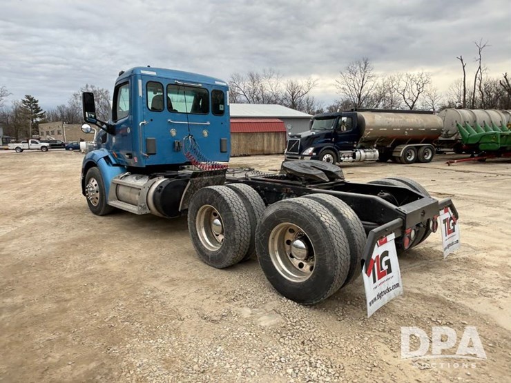 peterbilt-579-image-13