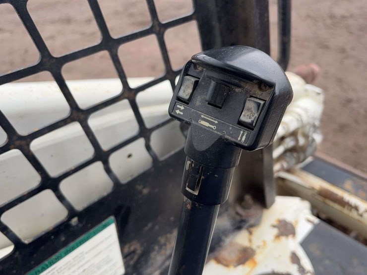 2007-bobcat-s130-image-24