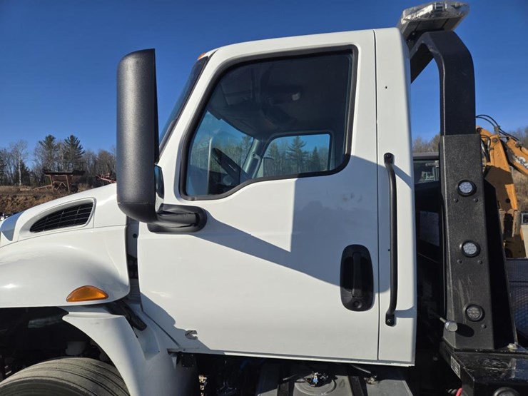 2022-international-mv607-image-13