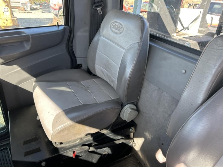 2017-peterbilt-337-image-97