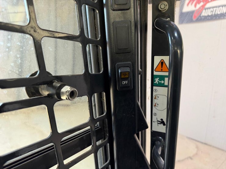 2023-bobcat-t770-image-24