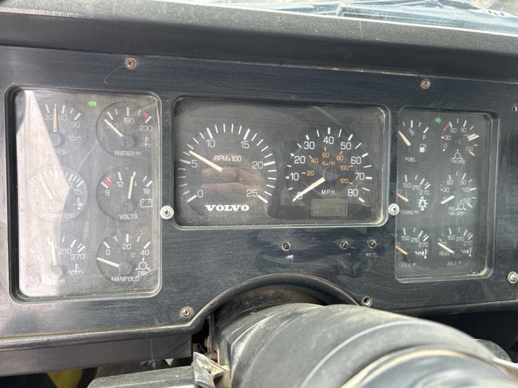 #1042-•-2000-volvo-quad-axle-dump-truck-image-54