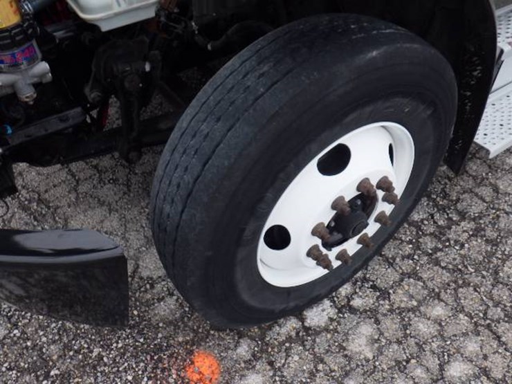 freightliner-m2-106-image-20