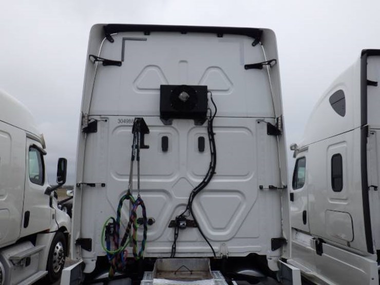 freightliner-cascadia-125-image-11