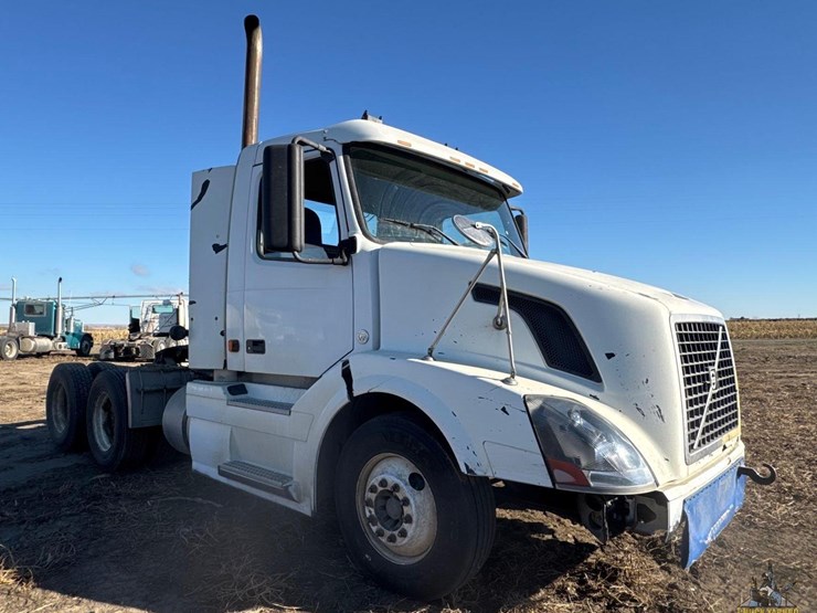 2007-volvo-vnl-semi-truck-image-6