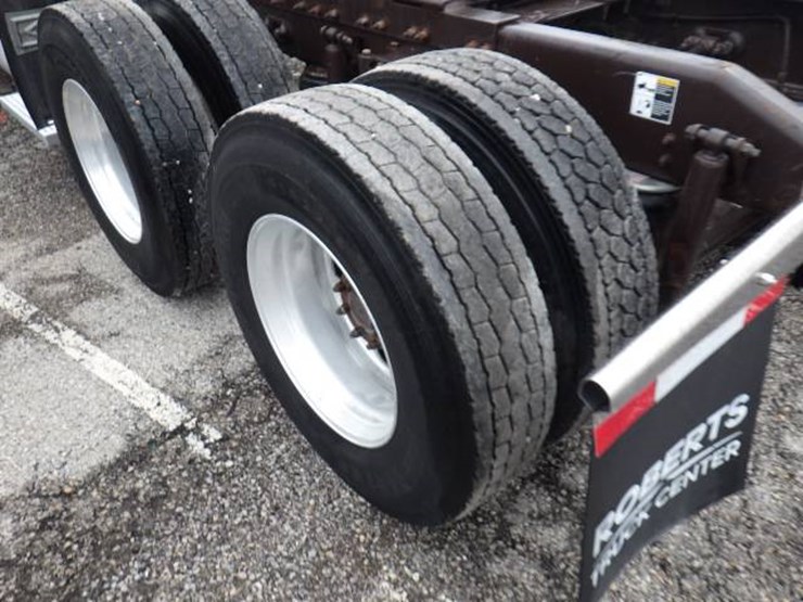 peterbilt-389-image-14