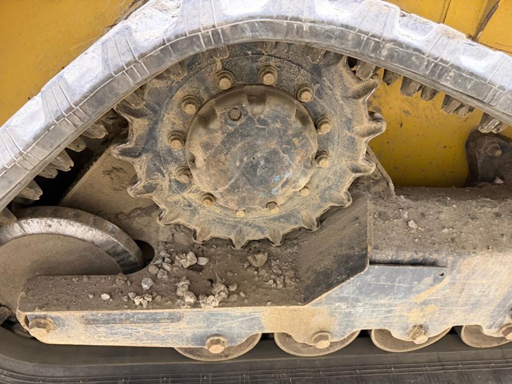 2021-deere-317g-image-18