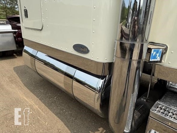 2002-peterbilt-379-image-24