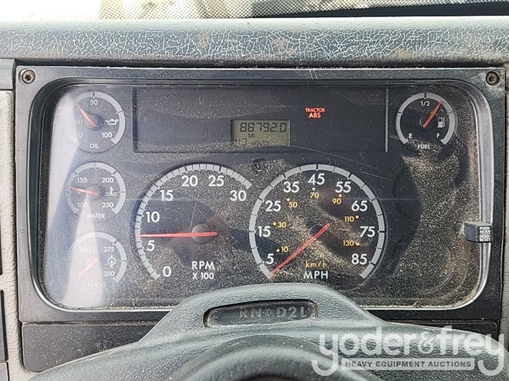 2001-freightliner-fl60-image-37